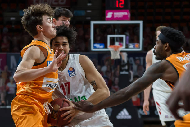 出色的头球 出色的头球